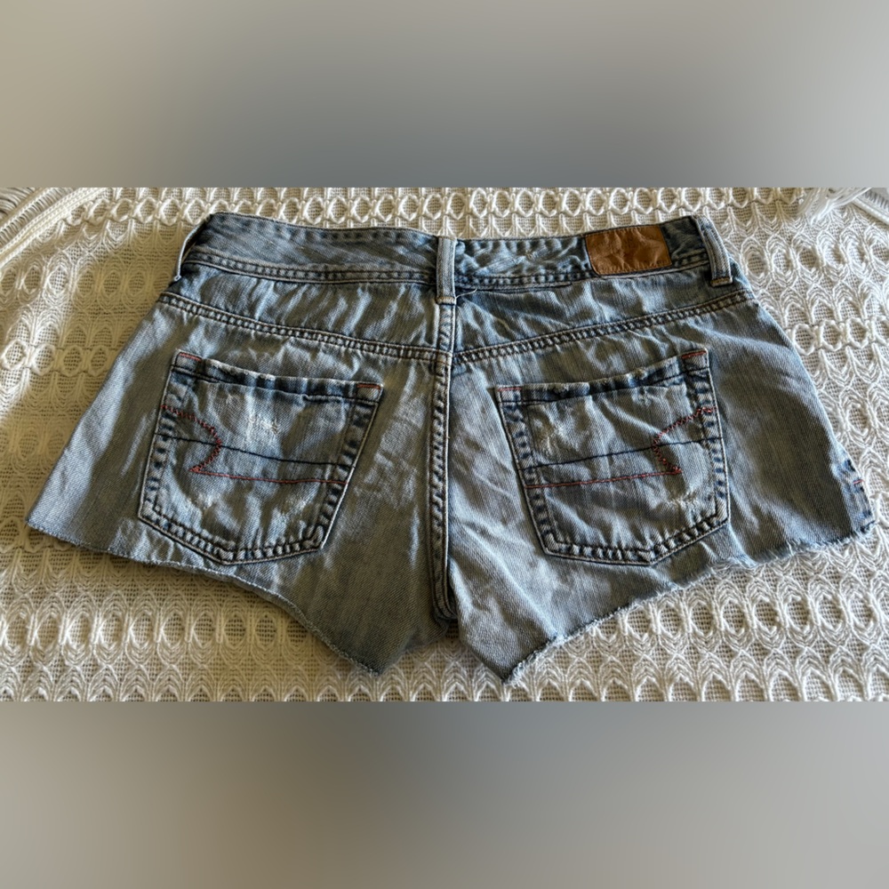 American Eagle Y2K Light Wash Distressed LowRise Booty Denim shorts Sz.6